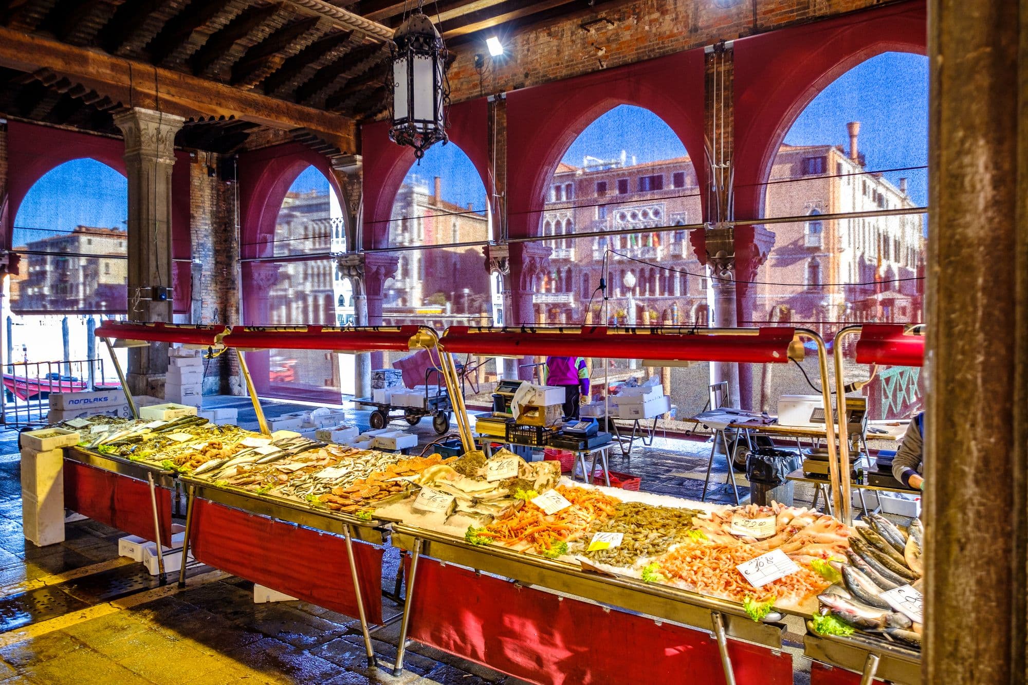 5 Must-Visit Summer Food Markets in Italy (All Accessible by Train!)