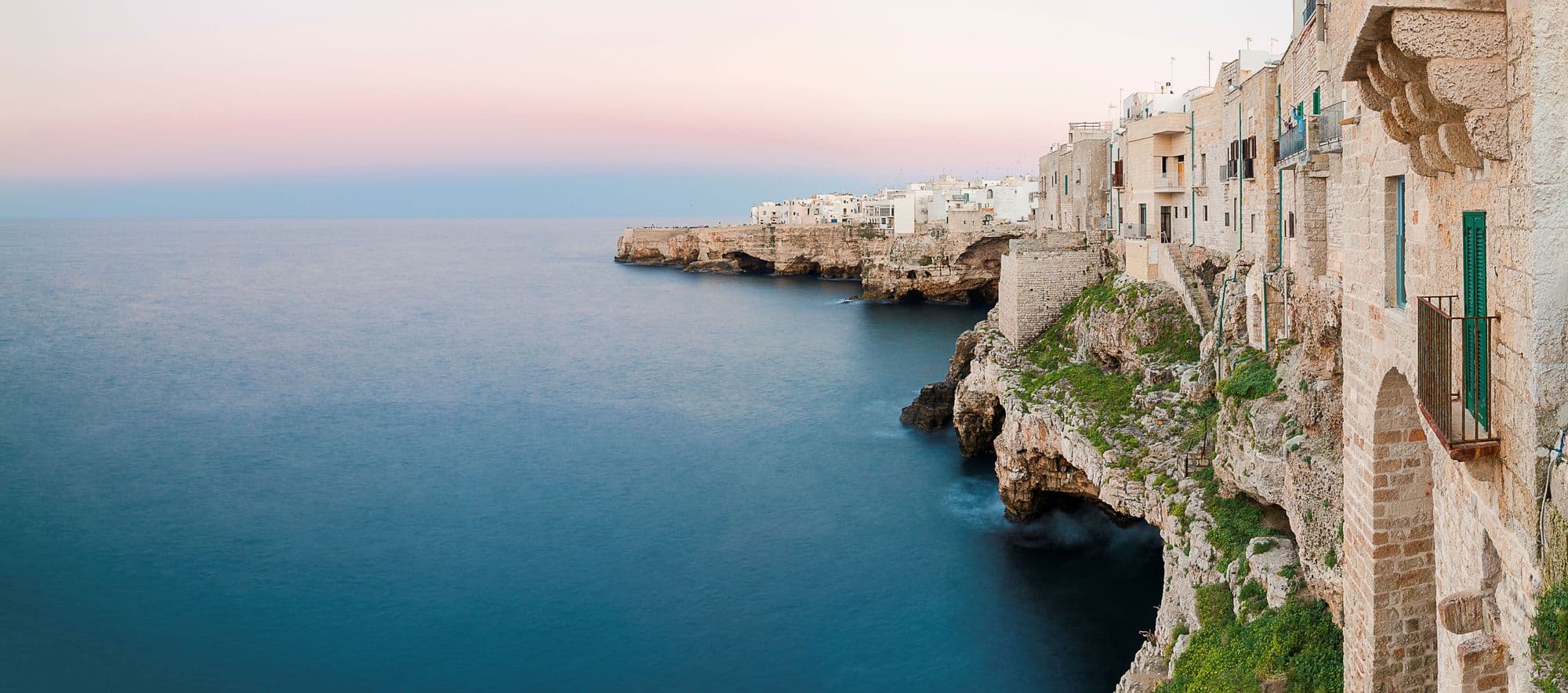 Bari & Beyond: Polignano a Mare and Alberobello by Train