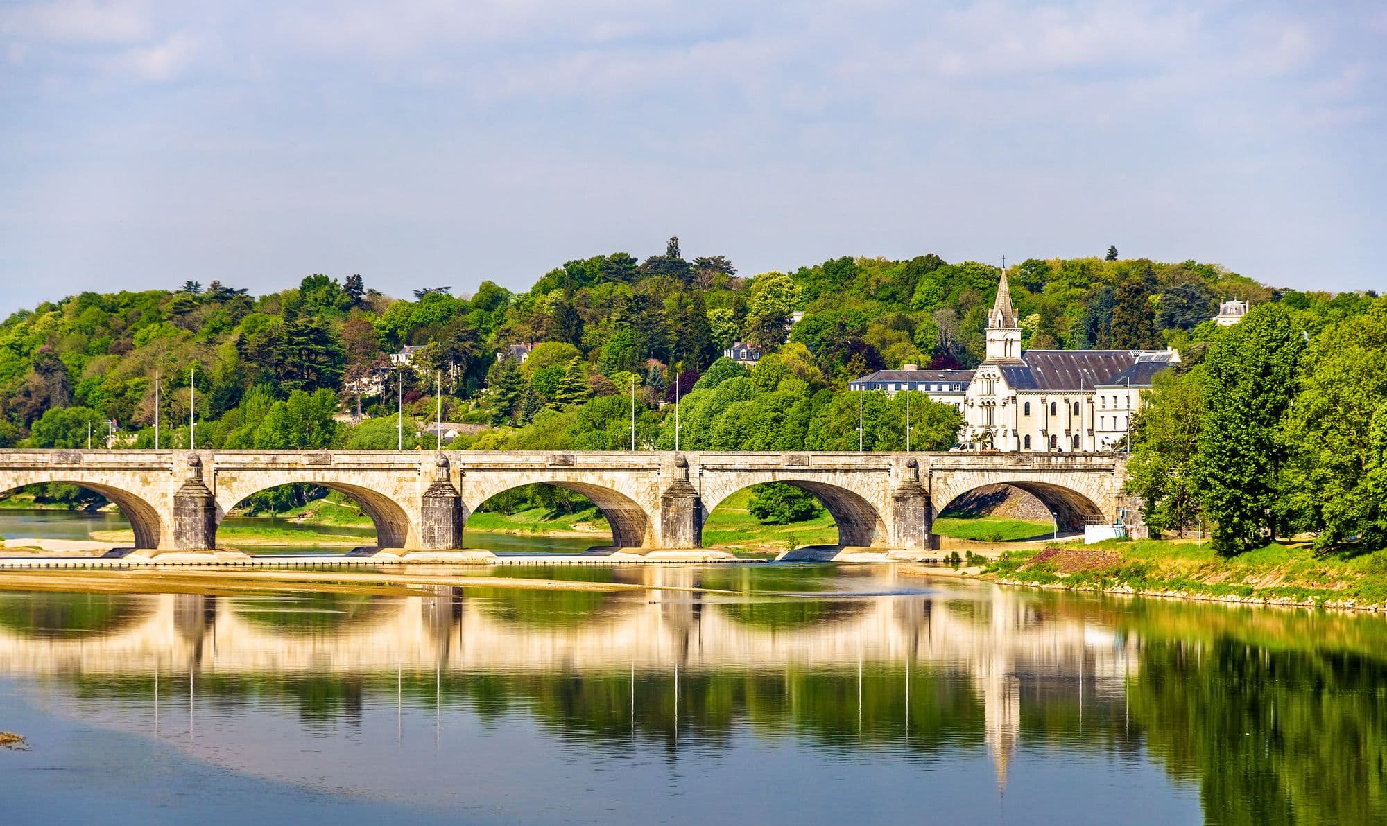 Perfect Weekend in Tours by Train: Loire Valley Castles, Markets & Riverfront Walks